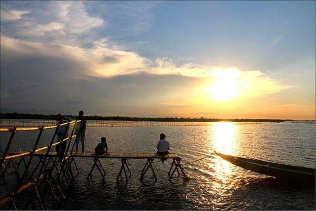 Hoàng hôn trên phá tam giang